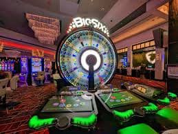 Meja Kembang Kempis live dealer di aplikasi kien toto dengan kartu yang jelas terlihat